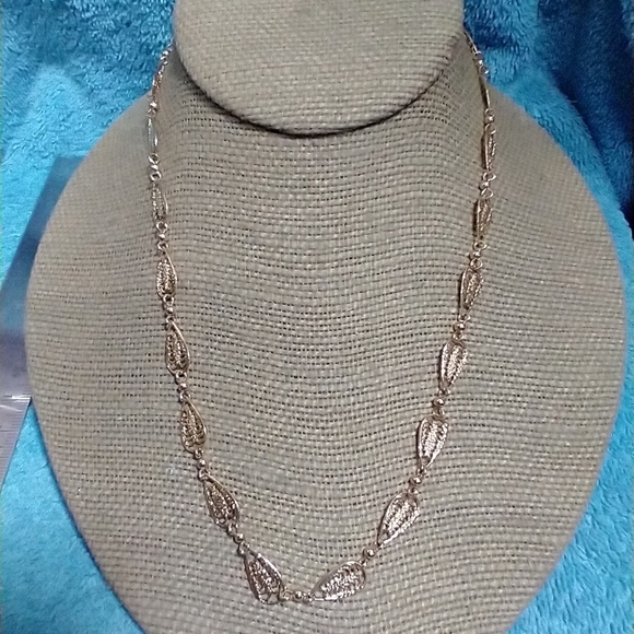 Delicate goldtone trifari chain necklace vintage - Picture 1 of 4